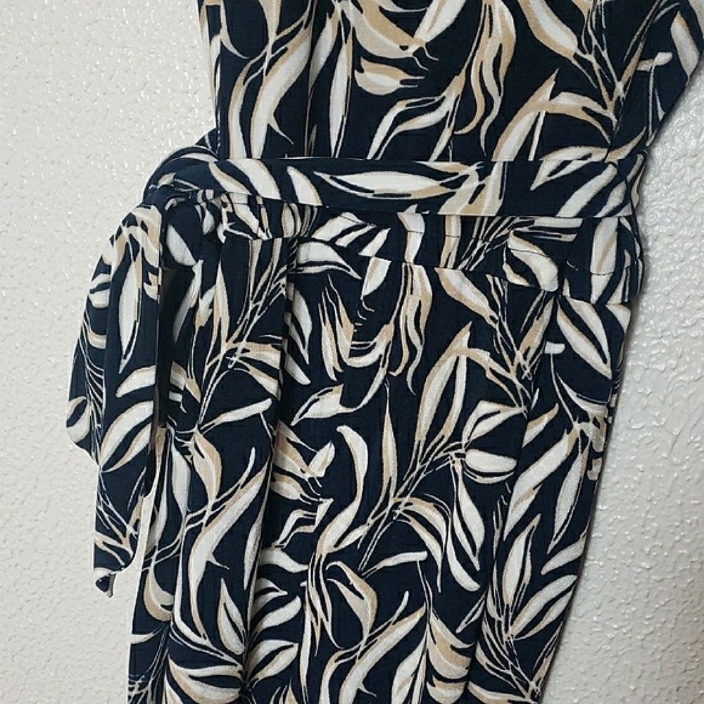 NWT Chico's Travelers Leaf Jumpsuit Short Sleeve Tie Waist Navy Cream Tropical - Picture 5 of 17